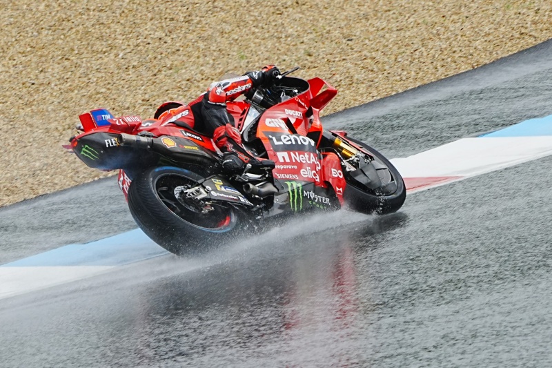 Brno, essais sous la pluie